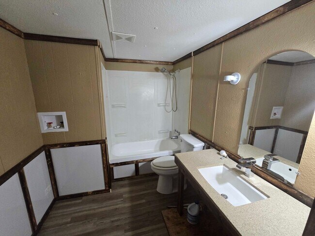 Building Photo - Affordable Living Near Bastrop