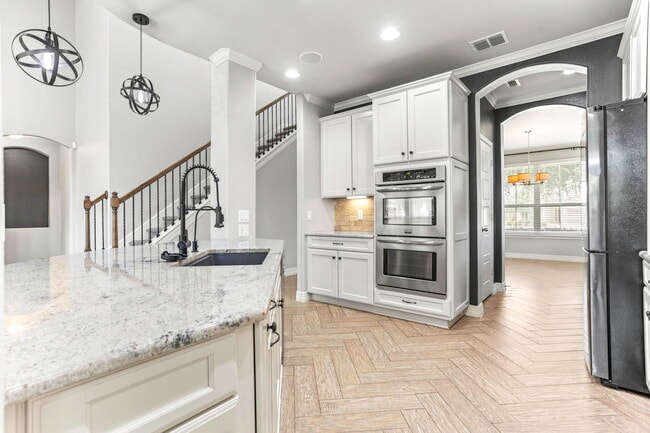 Building Photo - 8881 Highland Dawn