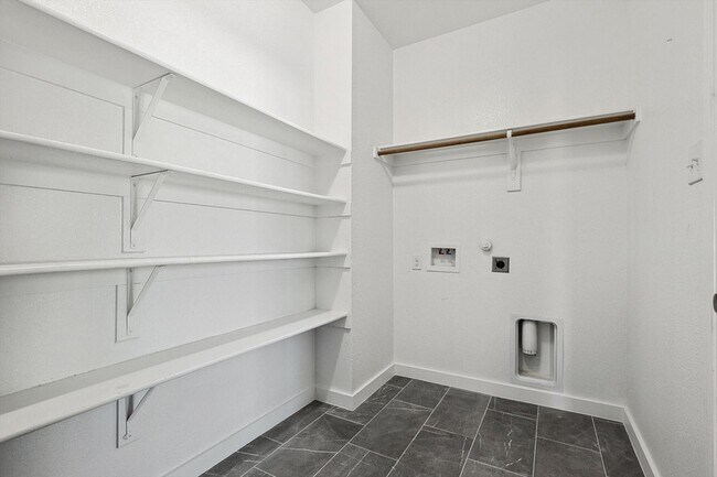 Building Photo - 9205 Benevolent Ct