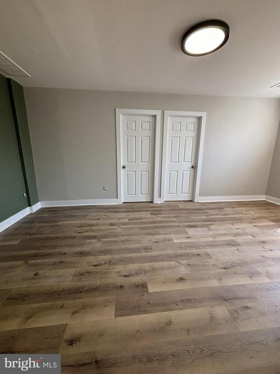 Building Photo - 18 W 5th St