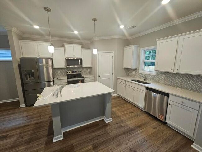 Building Photo - 1 year old 5 bedroom home w community pool!
