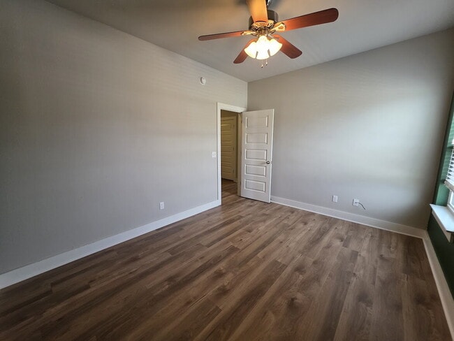 Building Photo - 6521 W Knoll View Way