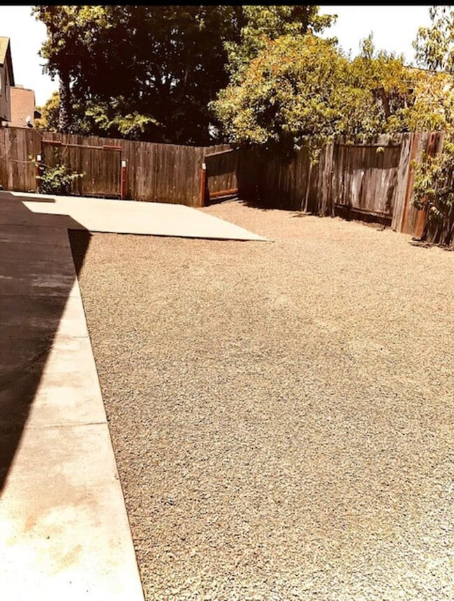 Building Photo - 4 Bedroom 2 Bath House in M Section of Rohnert Park