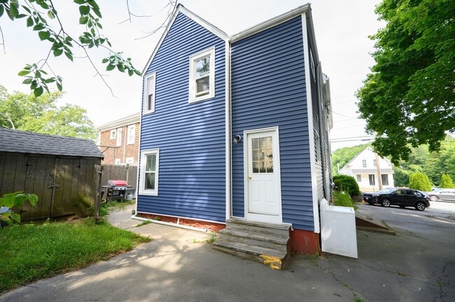 Building Photo - 50 Samoset St