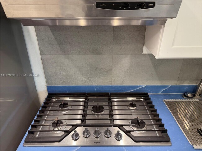 Building Photo - 160 NE 203rd Terrace