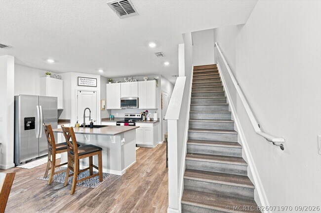 Building Photo - 6351 Sailpointe Ln