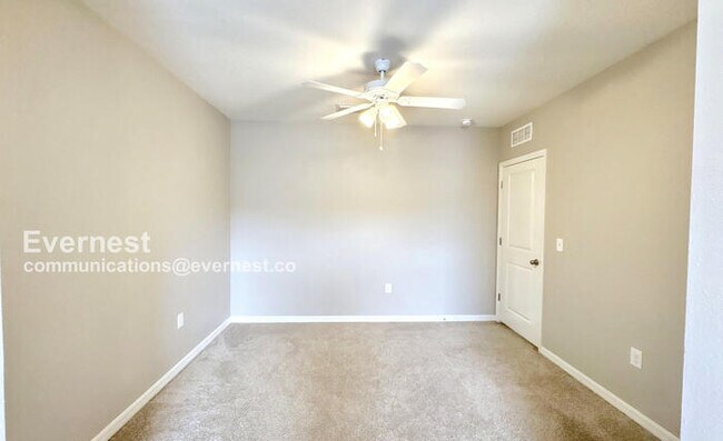Building Photo - Limited Time Special Offer /  Lovely 3-Bedroom Home with Garage / Pet-Friendly / Available Now!