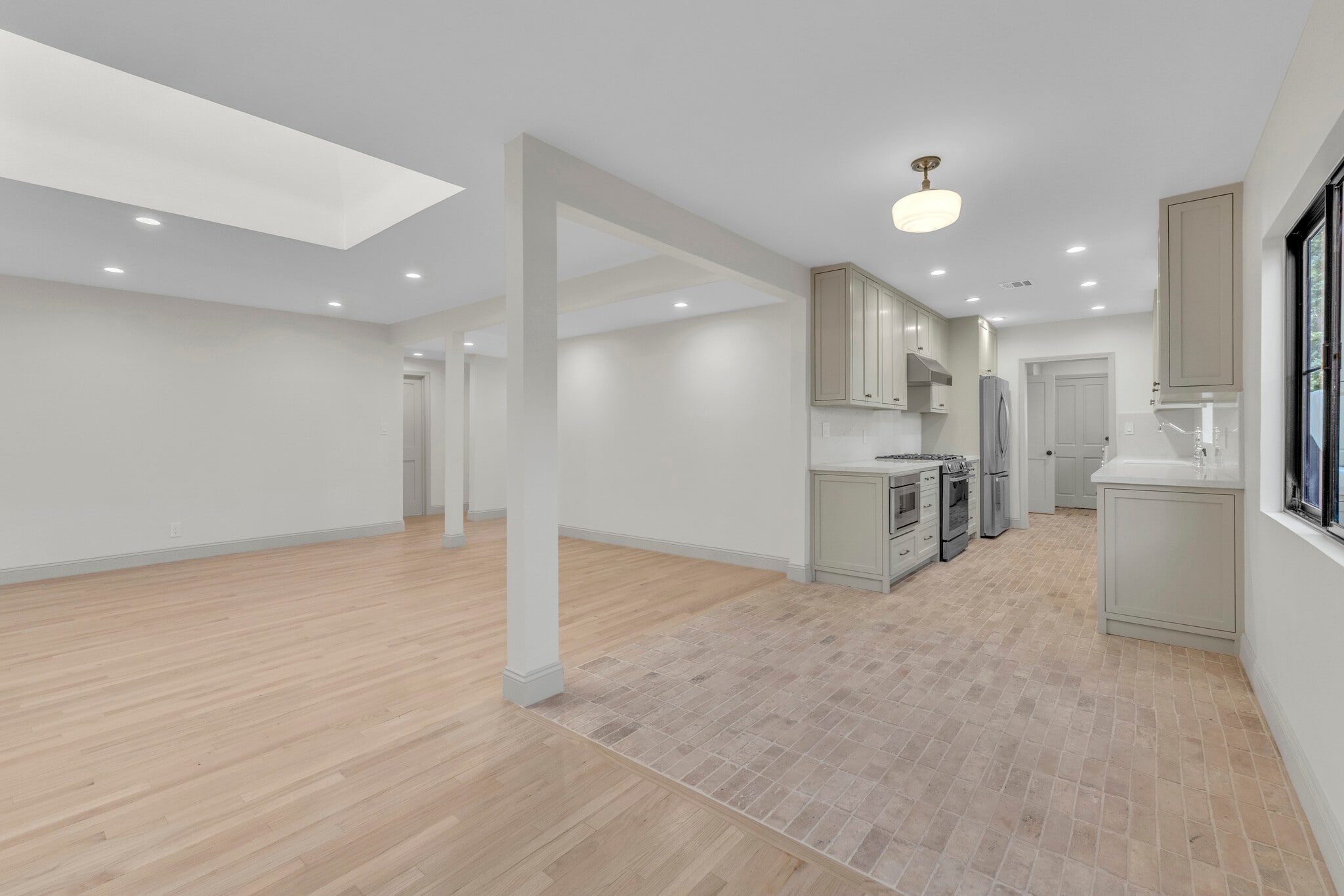 Kitchen - 4316 Bellaire Ave