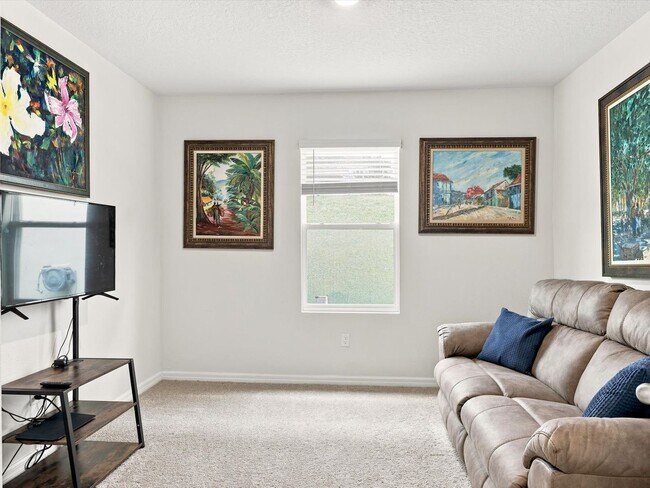 Building Photo - Unfurnished Annual Rental
