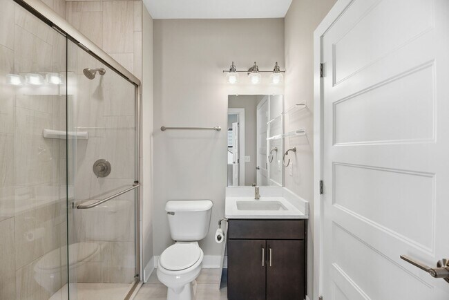 Building Photo - Stylish Midtown townhouse with stunning city views!