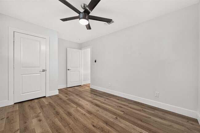 Building Photo - 10819 Oasis Dr