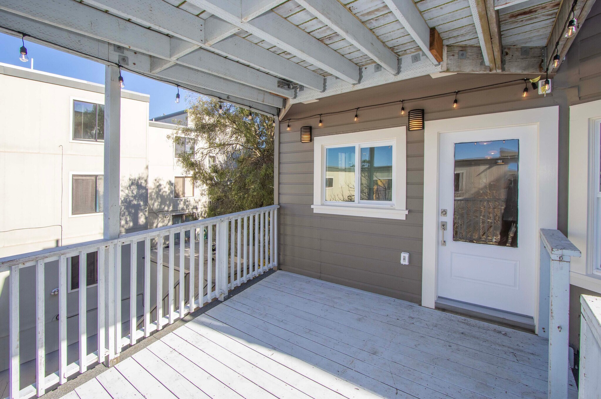 Building Photo - 220A Romain St