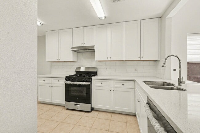 Building Photo - 17447 S Summit Canyon Dr