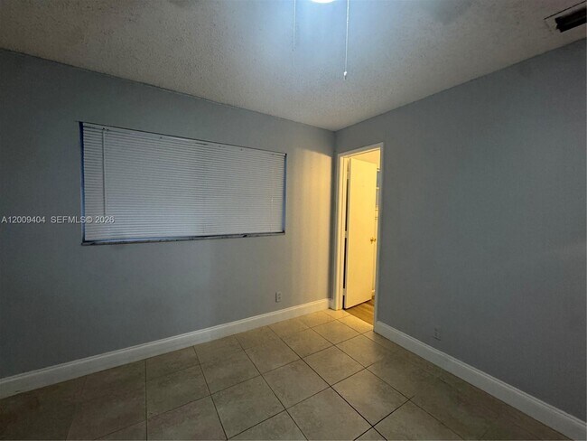 Building Photo - 1140 NW 85th Ave