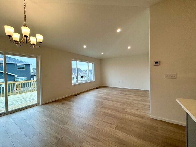 Building Photo - Spacious & Stylish 4-Bed Home with Modern Finishes and Attached 2-Stall Garage