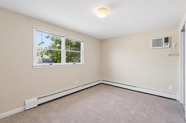 Building Photo - 12 Cable Ln
