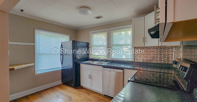 Building Photo - 1114 Rockway Dr