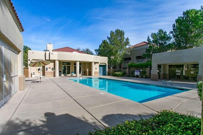 Building Photo - Beautiful Summerlin 1 Bed Condo