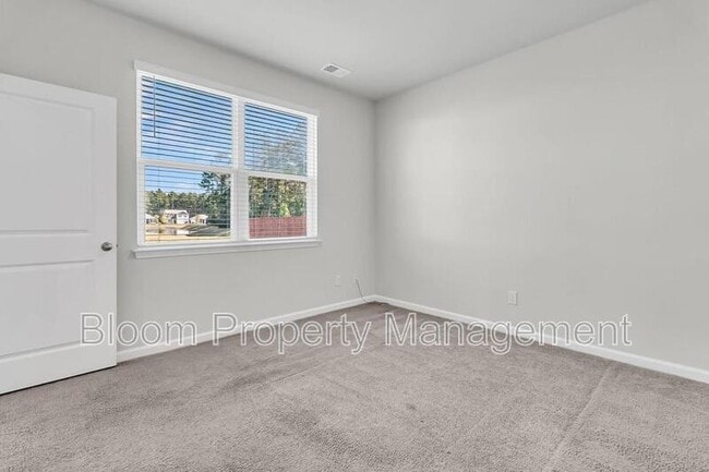 Building Photo - 602 Solar Ct