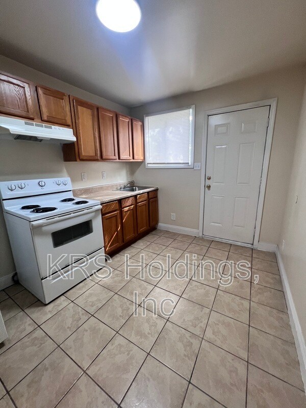 Building Photo - 2104 Phaup St