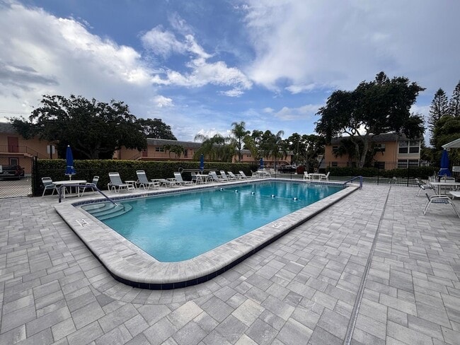 Building Photo - 2950 SE Ocean Blvd