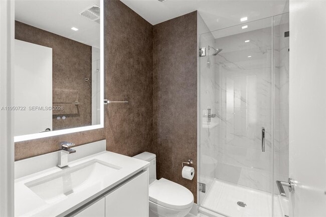 Building Photo - 700 NE 24th St