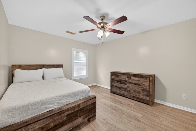 Building Photo - 7203 Thornmeadow Ln