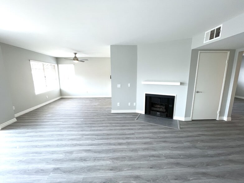 Building Photo - 3445 Mentone Ave