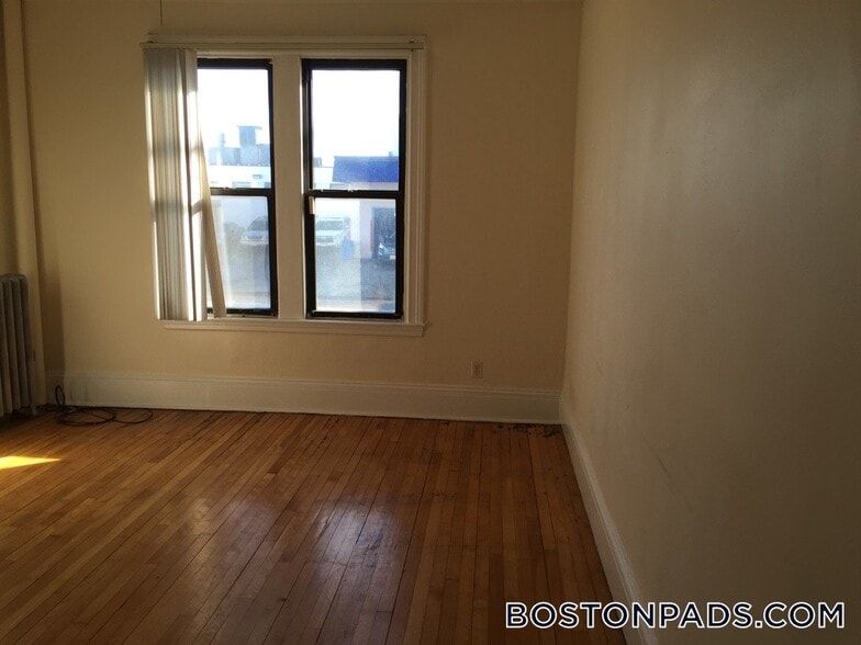 Building Photo - 441 Cambridge St