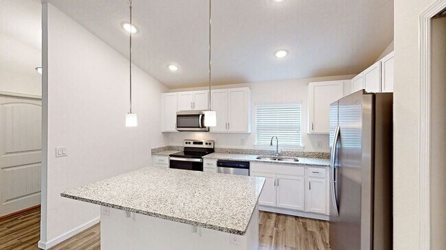 Building Photo - *** 1ST MONTH RENT FREE*** BEAUTIFUL 4/2 HOME IN PALM COAST