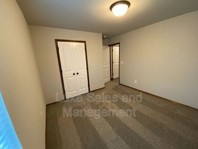 Building Photo - 12817 Double V Dr