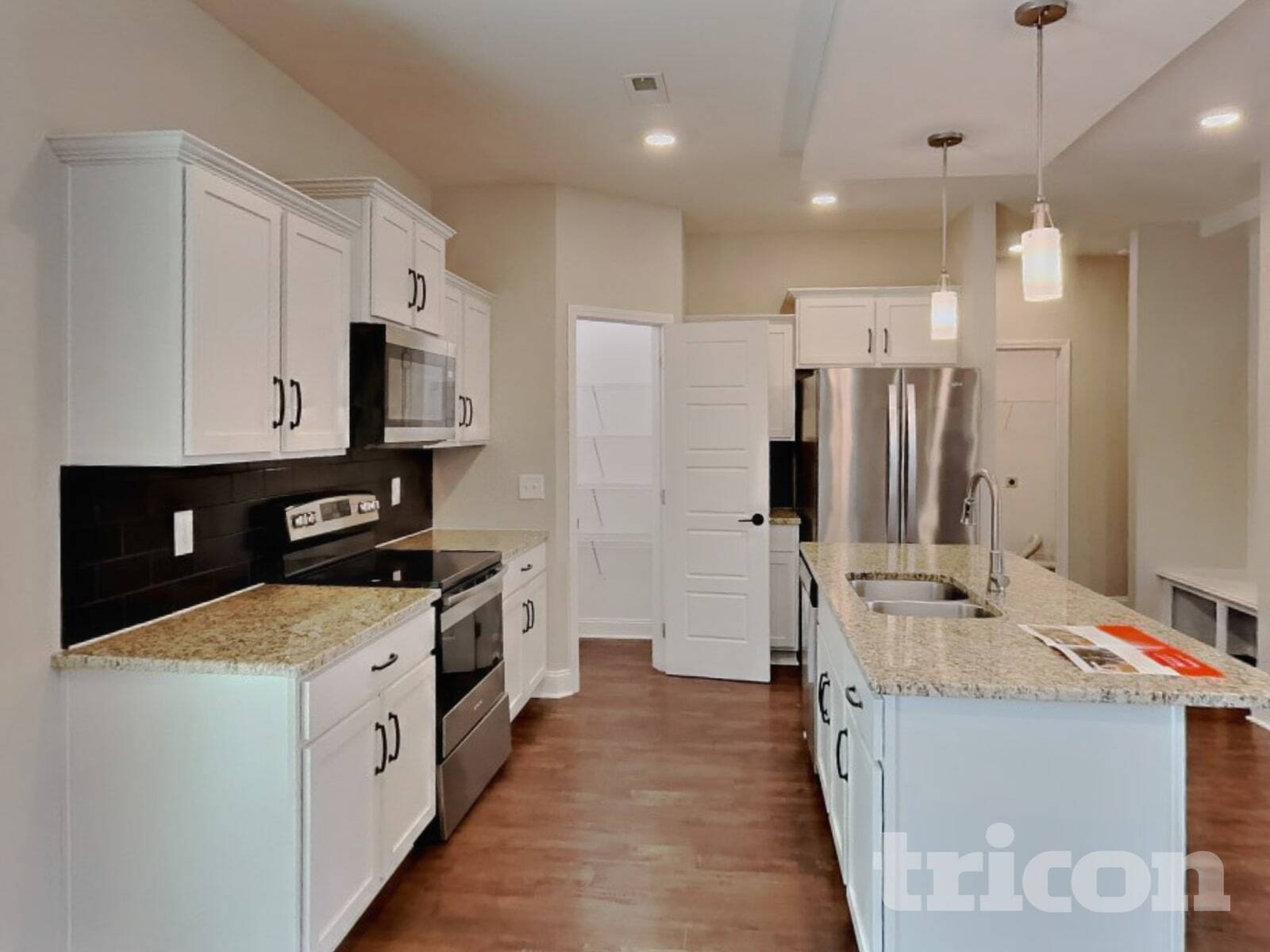 Building Photo - 124 Lucerne Ln