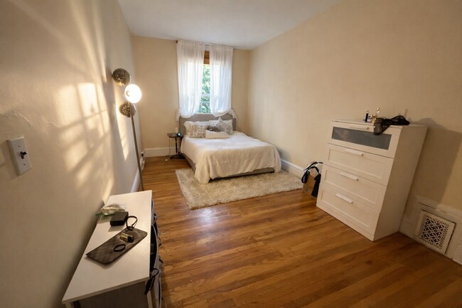 Building Photo - 206 Commonwealth Ave