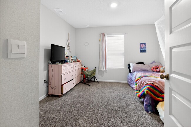 Building Photo - 727 Quintana St