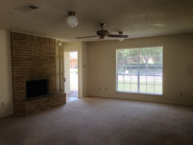 Building Photo - Duplex