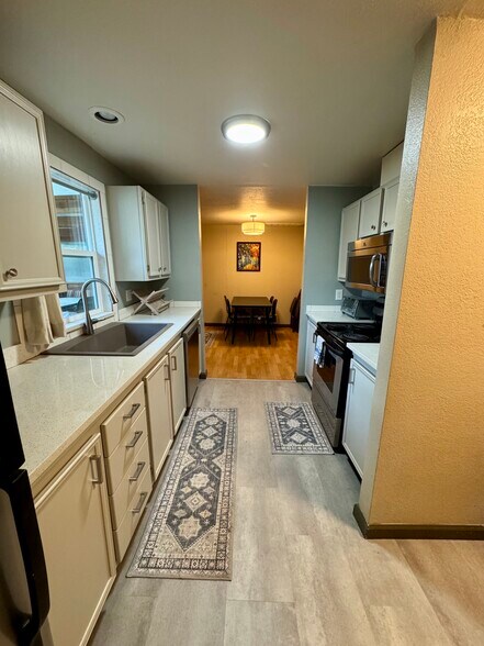 Building Photo - 312 S Nebraska St