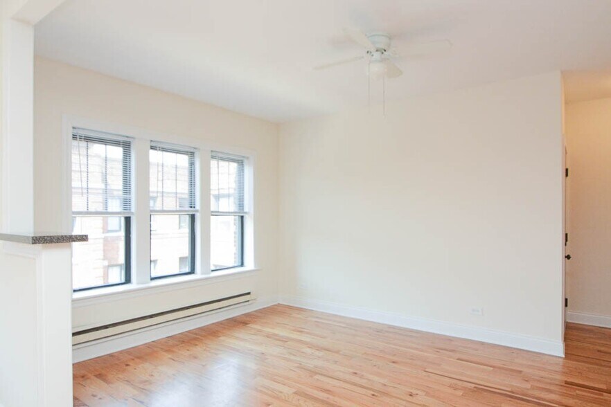 Building Photo - 629 W Cornelia Ave