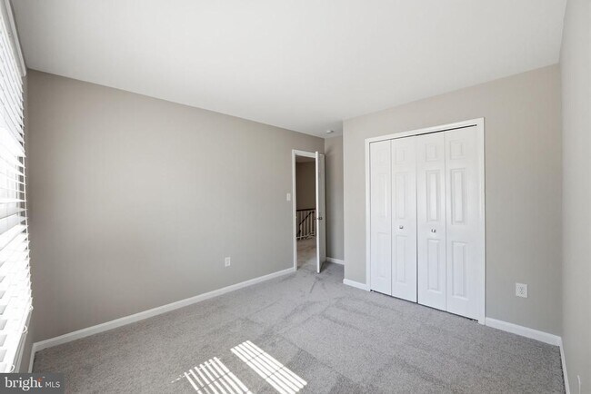 Building Photo - 7978 Revenna Ln