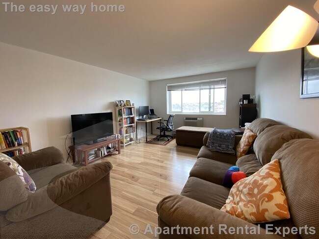 Building Photo - 94 Beacon St