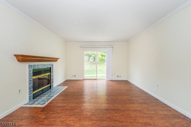 Building Photo - 603 Porter Way W