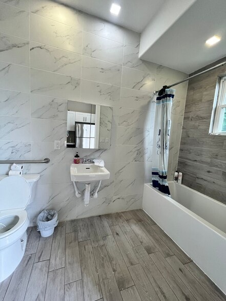 Building Photo - 4 Whitman Ave