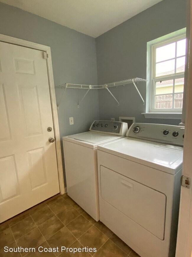 Building Photo - 3 br, 2 bath House - 10 Montero Drive
