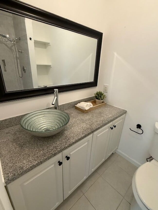 Building Photo - Upgraded - Woodlake Villa 49