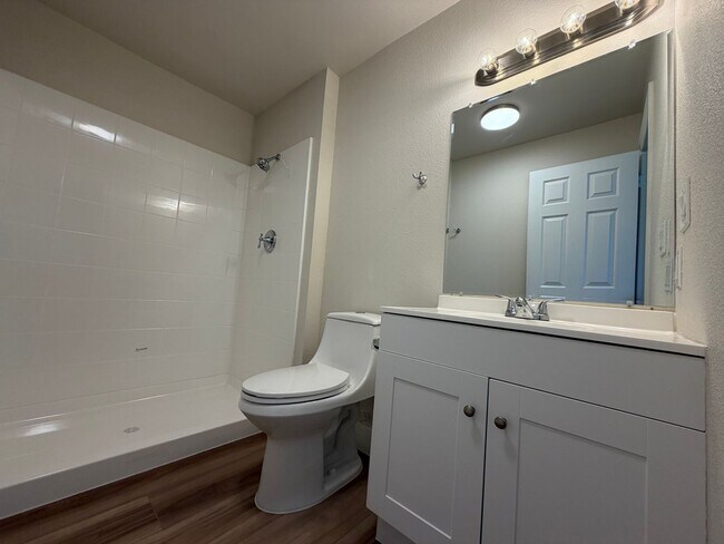 Building Photo - REMODELED TWO BEDROOM IN DOWTOWN!