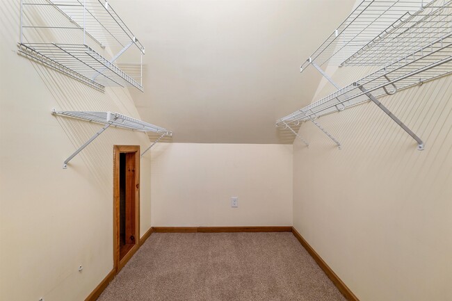 Building Photo - 44 Neighbors Row