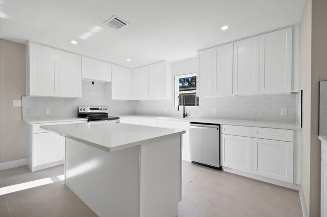 Building Photo - 4850 Marietta Ln
