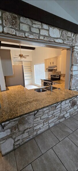 Building Photo - 12714 La Quinta