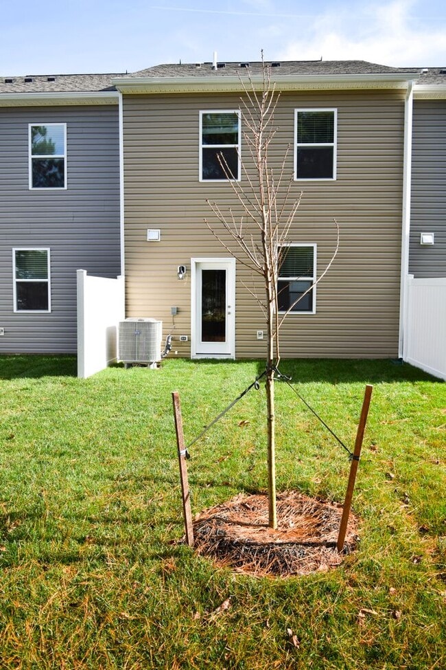 Building Photo - Brand NEW Townhome for Rent!