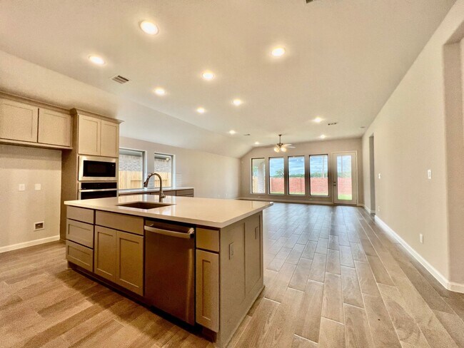 Building Photo - 1351 Park Path Dr