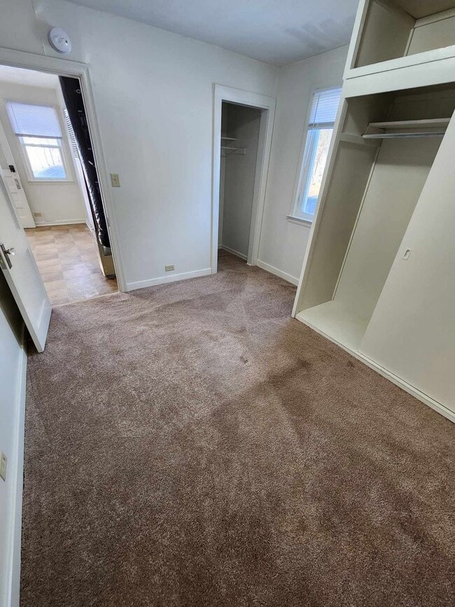 Building Photo - One Bedroom One Bathroom Single House